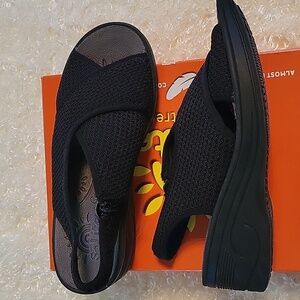 NEW!! SO LITE SANDALS 8WW